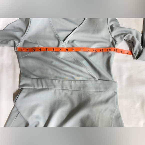 Kittenish Green Long Sleeve V-Neck Sheath Dress - Picture 12 of 15